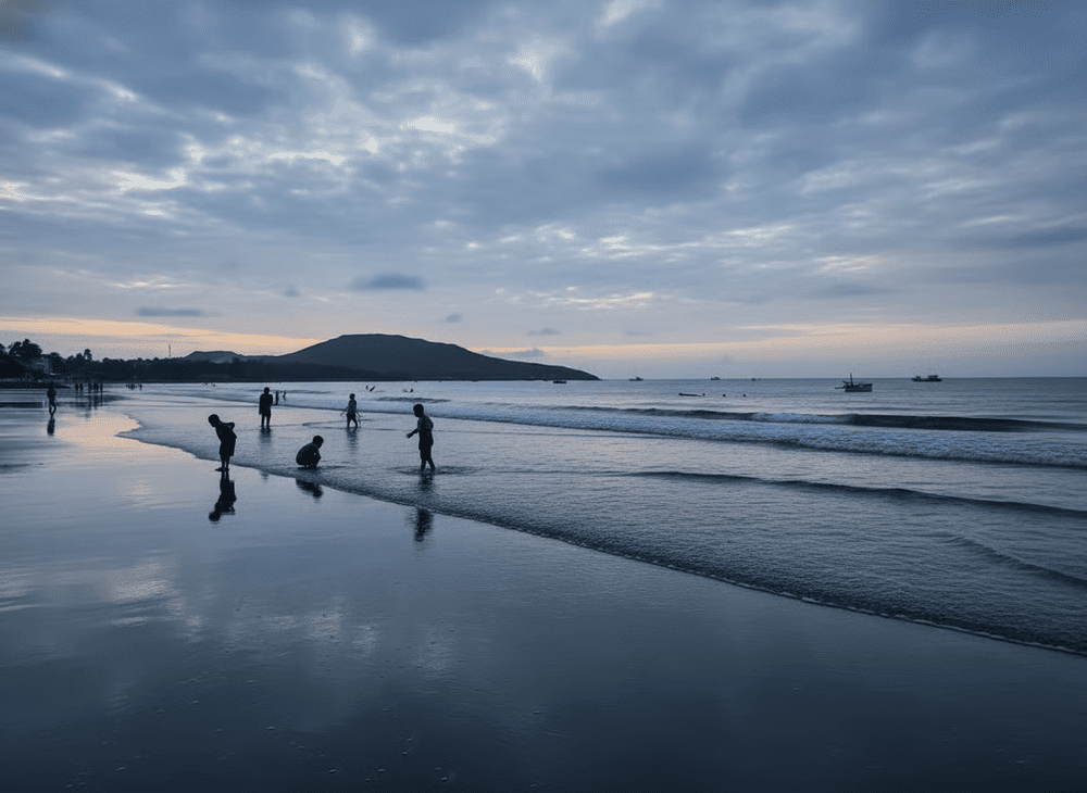 B&igrave;nh minh tr&ecirc;n b&atilde;i tắm H&ograve;n Rơm